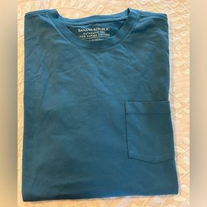 Banana Republic tshirt. New. Size xl